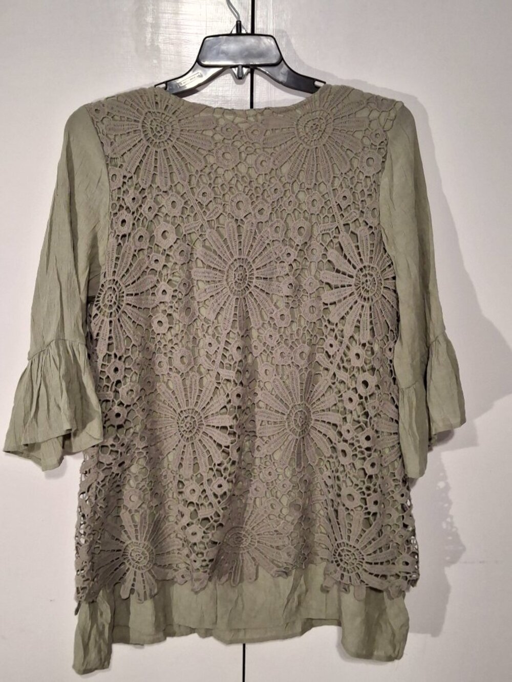 Boutique Sage Green Crochet Lace Tunic Top Size L Boho Bell Sleeve Sheer Overlay - Picture 3 of 6